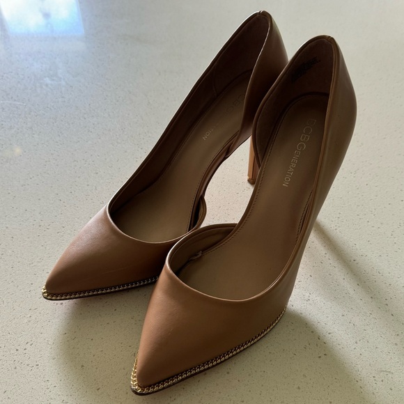 Beautiful Nude Pumps by BCB Generation. Size 8.5 - Picture 2 of 4